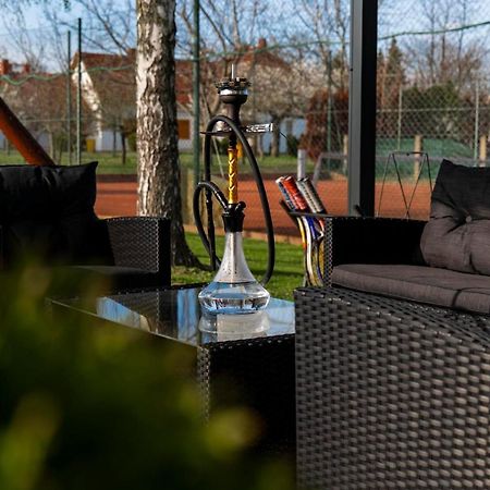 Tennis Guesthouse Ordacsehi Exterior photo