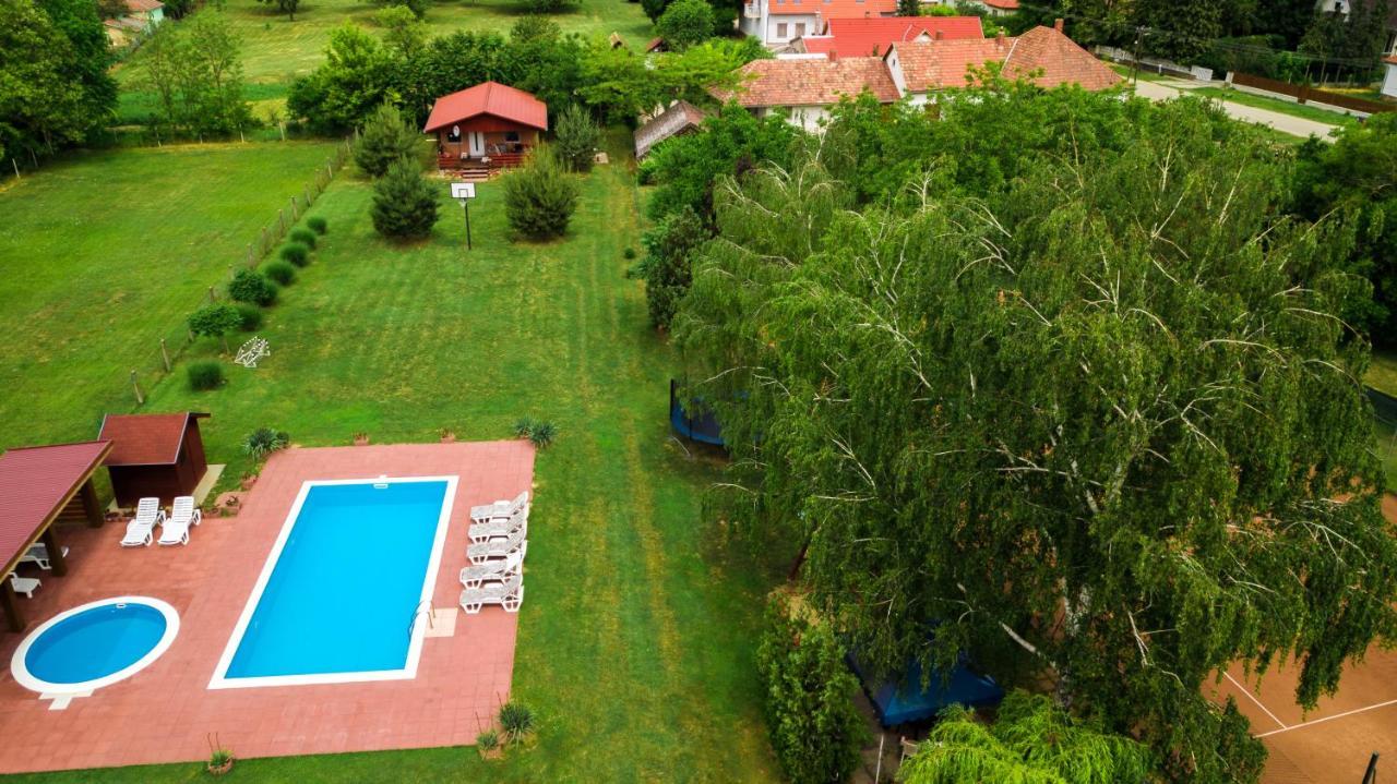 Tennis Guesthouse Ordacsehi Exterior photo