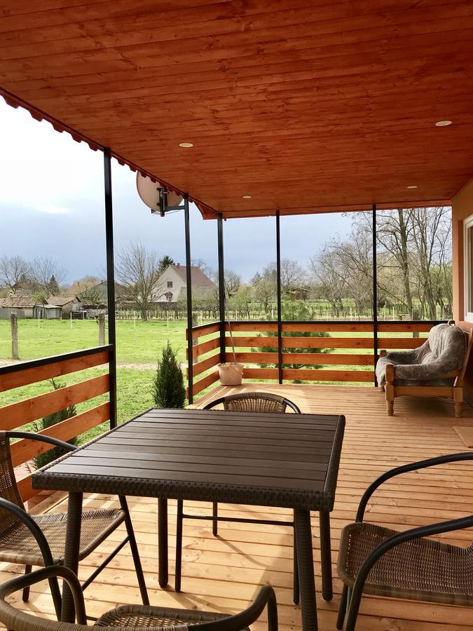 Tennis Guesthouse Ordacsehi Exterior photo